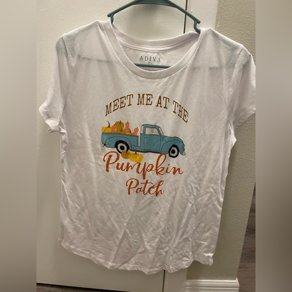 Meet Me & the Pumpkin Patch - Graphic Tee 🧡🎃